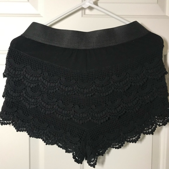 Ruffle Layered shorts - Picture 5 of 6